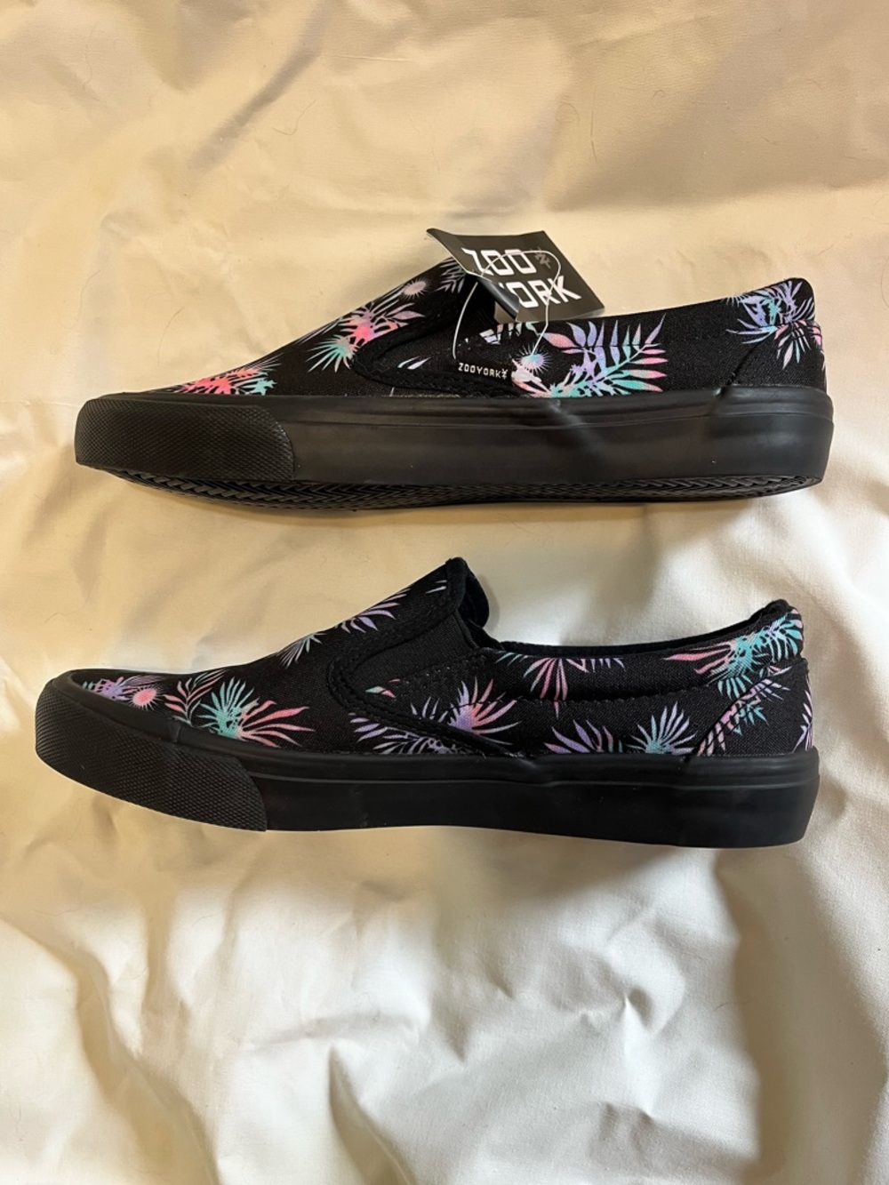 NWT Zoo York Black Slip-On Sneakers with Vibrant Tropical Print - Picture 10 of 11